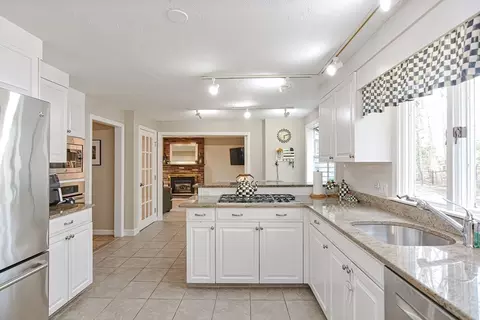 Kitchen - 26 Travis Dr, Framingham, MA 01702 photo 1 of 6