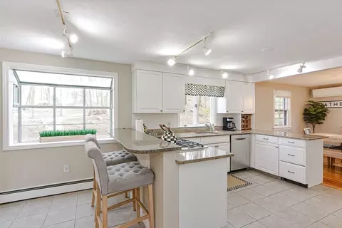Kitchen - 26 Travis Dr, Framingham, MA 01702 photo 3 of 6