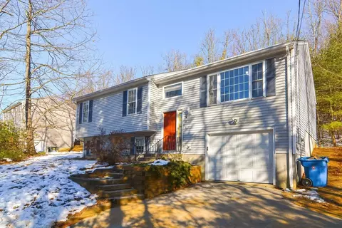 38 Clarke Rd, Sturbridge, MA 01566