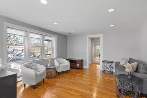 Living - 45 Putnam Rd, Reading, MA 01867 photo 2 of 6
