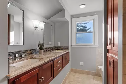 Bath - 45 Putnam Rd, Reading, MA 01867 photo 2 of 3