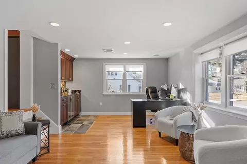 Living - 45 Putnam Rd, Reading, MA 01867 photo 1 of 6