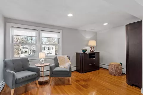 Living - 45 Putnam Rd, Reading, MA 01867 photo 3 of 6