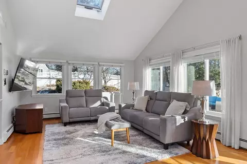Living - 45 Putnam Rd, Reading, MA 01867 photo 6 of 6