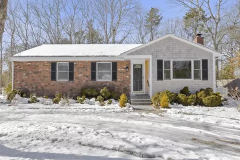 12 Club Valley Dr, Falmouth, MA 02536