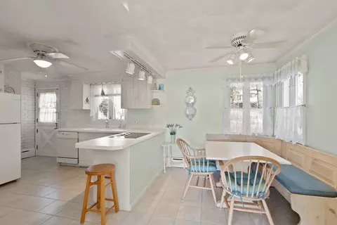 Dining - 21 Bailey Ave, Beverly, MA 01915 photo 1 of 3
