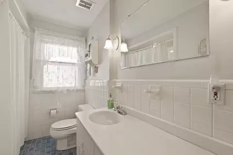 Bath - 21 Bailey Ave, Beverly, MA 01915 photo 1 of 1