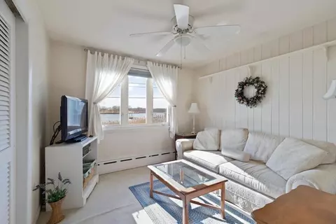 Bedroom - 21 Bailey Ave, Beverly, MA 01915 photo 2 of 5