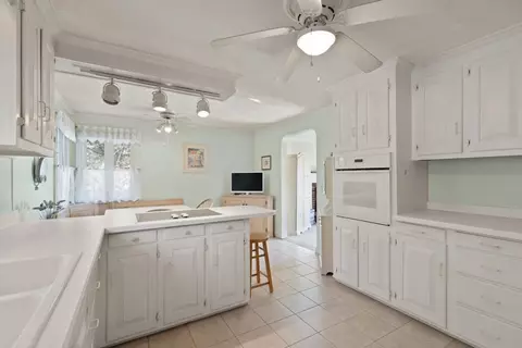 Kitchen - 21 Bailey Ave, Beverly, MA 01915 photo 3 of 4