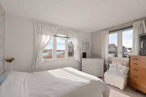 Bedroom - 21 Bailey Ave, Beverly, MA 01915 photo 4 of 5
