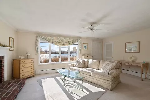 Living - 21 Bailey Ave, Beverly, MA 01915 photo 2 of 3