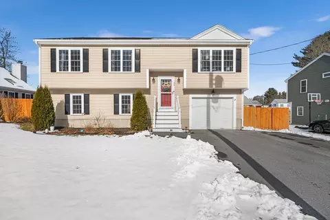 33 Woodbine St, Taunton, MA 02780