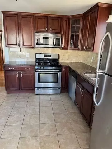 Kitchen - 93 Willow St, Mansfield, MA 02048 photo 2 of 8
