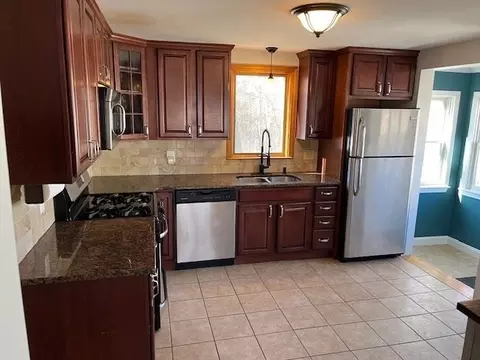 Kitchen - 93 Willow St, Mansfield, MA 02048 photo 3 of 8
