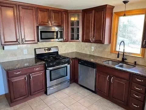 Kitchen - 93 Willow St, Mansfield, MA 02048 photo 1 of 8