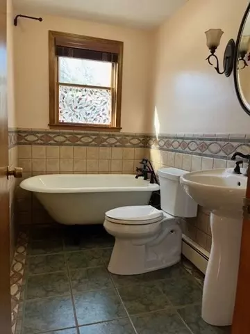 Bath - 93 Willow St, Mansfield, MA 02048 photo 1 of 3