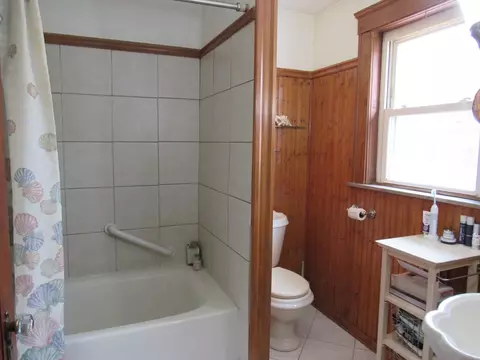 Bath - 52 North Ave, Mendon, MA 01756 photo 2 of 2