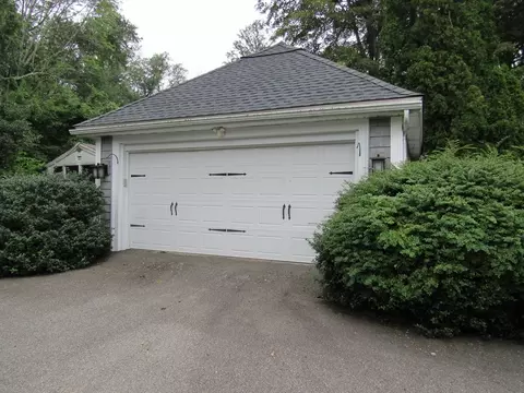 Exterior - 52 North Ave, Mendon, MA 01756 photo 2 of 13