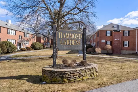 96 Boylston St #1, Chestnut Hill, MA 02467