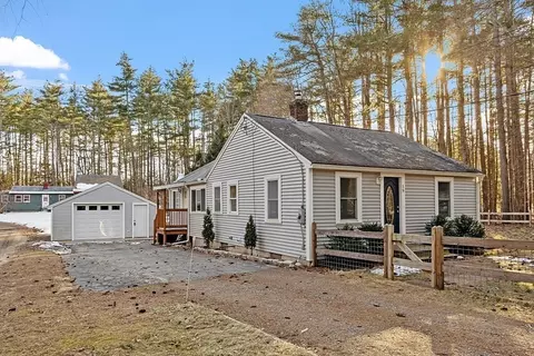 19 Elm Cir, Townsend, MA 01469