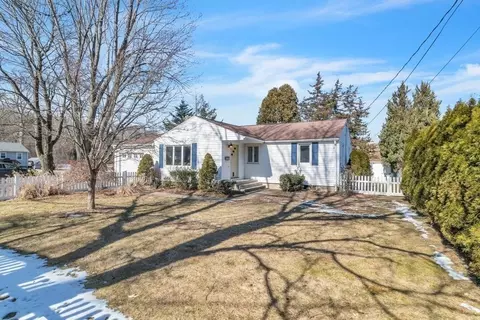 90 Stewart Ln, Agawam, MA 01001