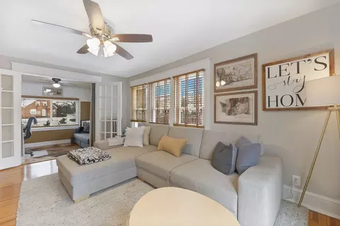 Living - 127 Bowles Park, Springfield, MA 01104 photo 2 of 7