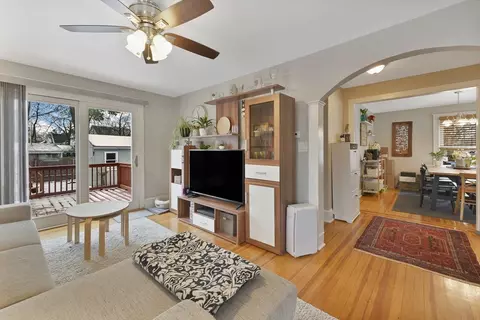 Living - 127 Bowles Park, Springfield, MA 01104 photo 4 of 7