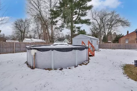 Exterior - 127 Bowles Park, Springfield, MA 01104 photo 7 of 7