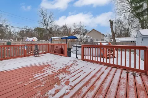 Exterior - 127 Bowles Park, Springfield, MA 01104 photo 5 of 7