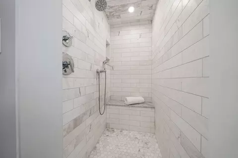 Bath - 19 Colonial Rd, Dover, MA 02030 photo 2 of 4