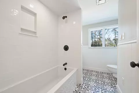 Bath - 19 Colonial Rd, Dover, MA 02030 photo 3 of 4