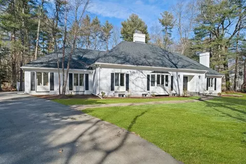 19 Colonial Rd, Dover, MA 02030