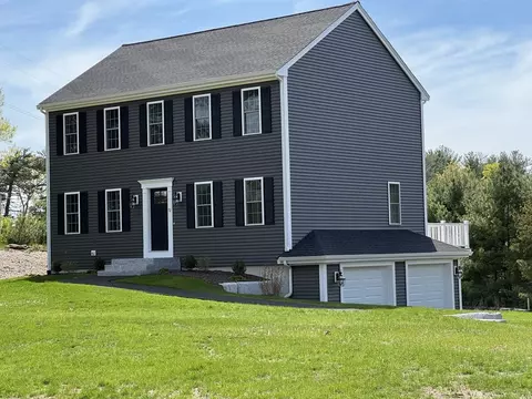52 Center, Carver, MA 02330