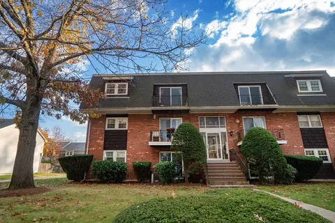 23 Pilgrim Cir #F-3, Methuen, MA 01844