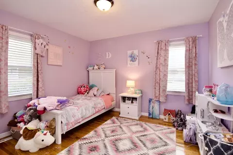 Bedroom - 284 Hermitage Dr, Springfield, MA 01129 photo 6 of 12