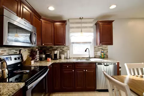 Kitchen - 284 Hermitage Dr, Springfield, MA 01129 photo 2 of 3