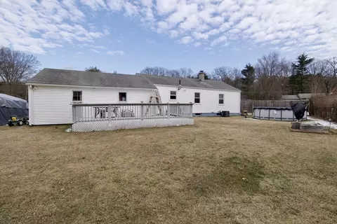 Exterior - 284 Hermitage Dr, Springfield, MA 01129 photo 5 of 7