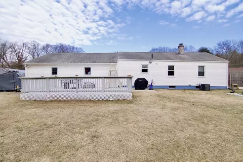 Exterior - 284 Hermitage Dr, Springfield, MA 01129 photo 4 of 7