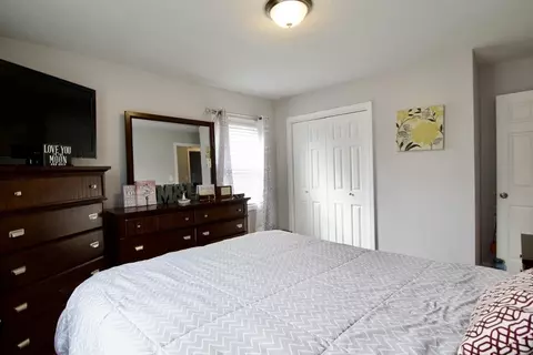 Bedroom - 284 Hermitage Dr, Springfield, MA 01129 photo 2 of 12