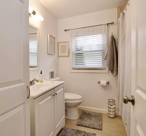 Bath - 284 Hermitage Dr, Springfield, MA 01129 photo 1 of 1
