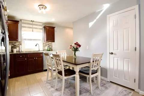 Dining - 284 Hermitage Dr, Springfield, MA 01129 photo 3 of 3
