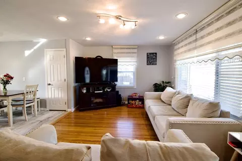 Living - 284 Hermitage Dr, Springfield, MA 01129 photo 5 of 5