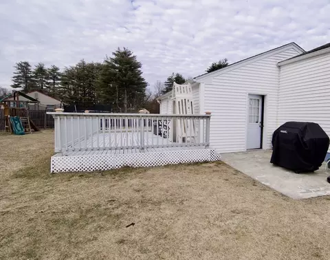 Exterior - 284 Hermitage Dr, Springfield, MA 01129 photo 3 of 7