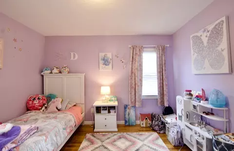 Bedroom - 284 Hermitage Dr, Springfield, MA 01129 photo 8 of 12