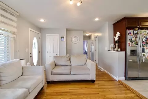 Living - 284 Hermitage Dr, Springfield, MA 01129 photo 3 of 5