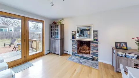 Living - 82 Tower Ave, Marshfield, MA 02050 photo 1 of 4