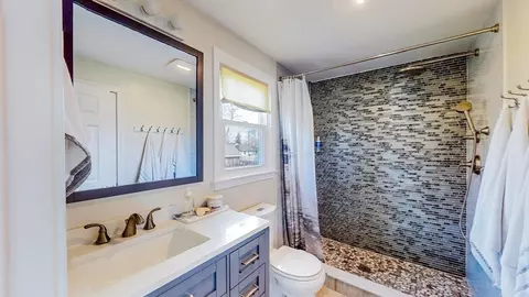 Bath - 82 Tower Ave, Marshfield, MA 02050 photo 2 of 3