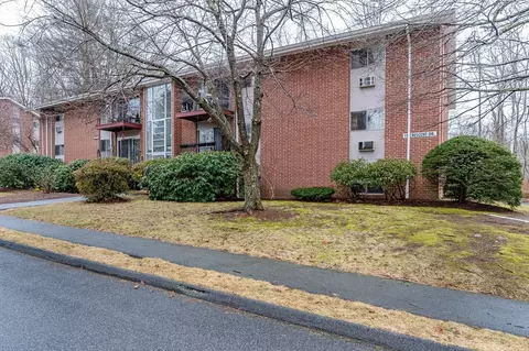 11 Crescent Dr #2, Andover, MA 01810