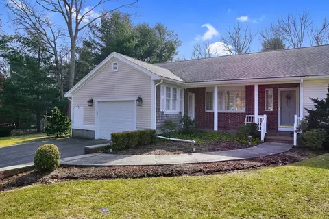 5 Penny Royal Ln, Falmouth, MA 02536