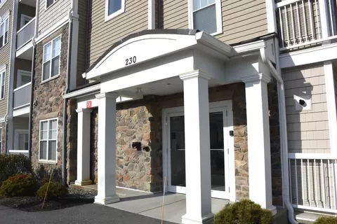 230 Martins Lndg #108, North Reading, MA 01864
